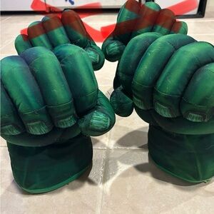 Hulk Smash Gloves with Sound